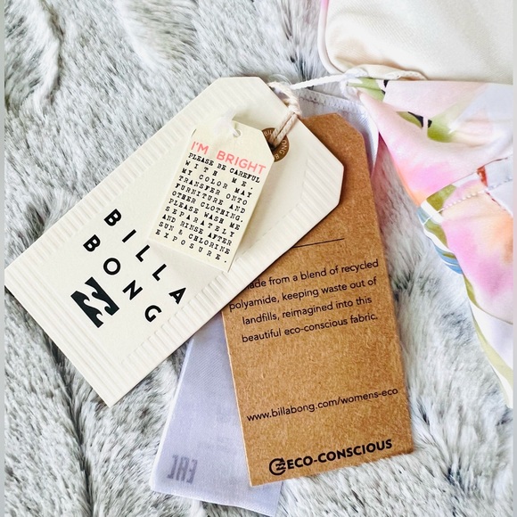 Sold. NWT Billabong Small Island Calling Paradise Print Swim Top - Picture 12 of 16